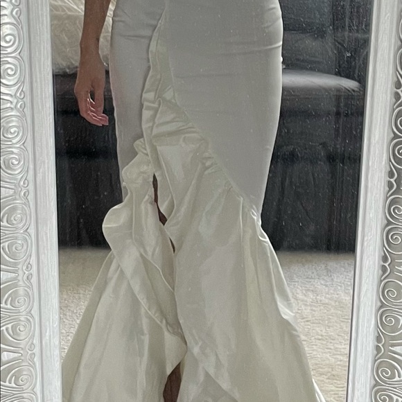 White dress - Wedding Gown - Small - Picture 3 of 11